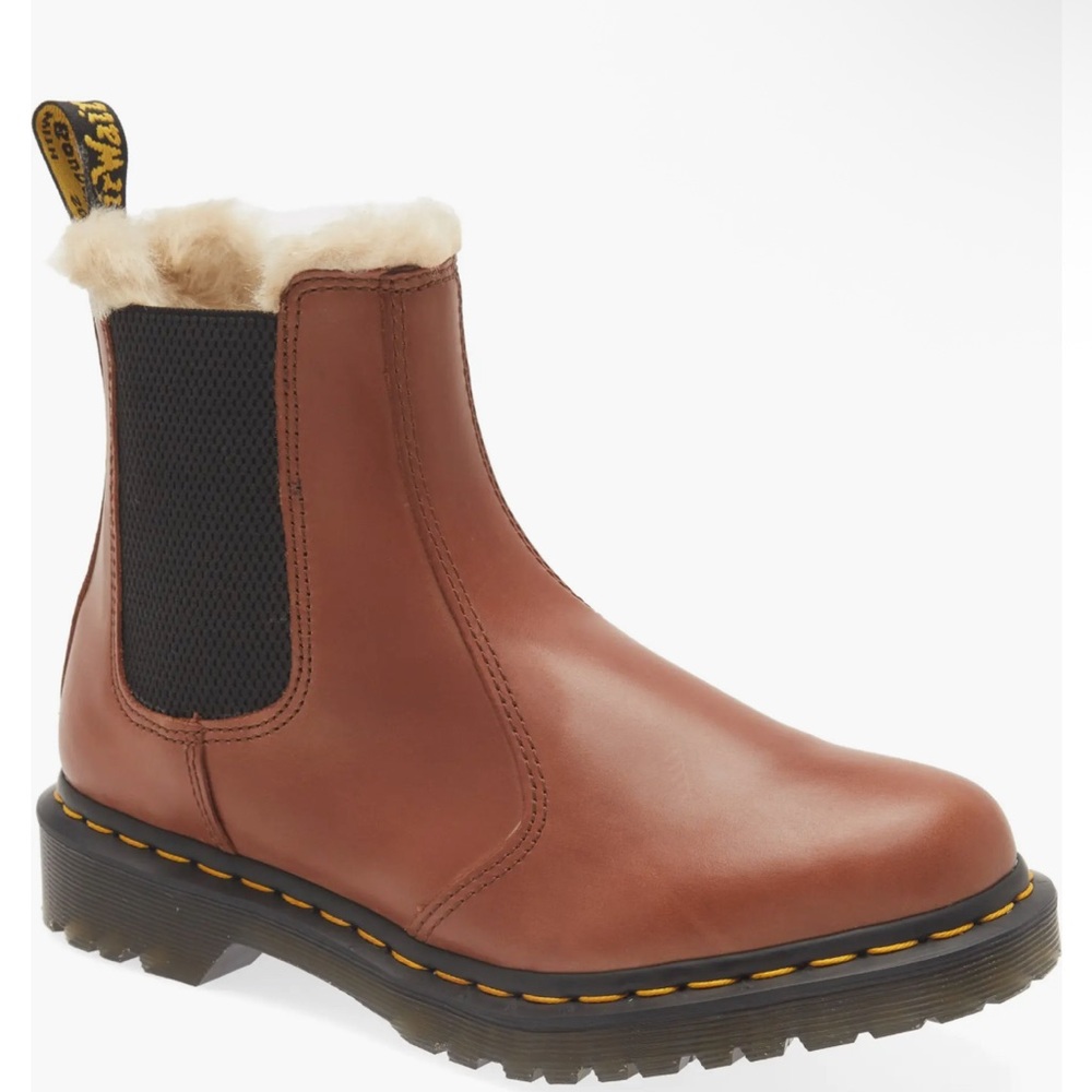 Dr. Martens Distressed Tan Leather Chelsea Boots NWOT Size 6